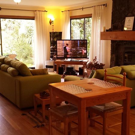 Frontera Pucon Hostel B&B Екстер'єр фото